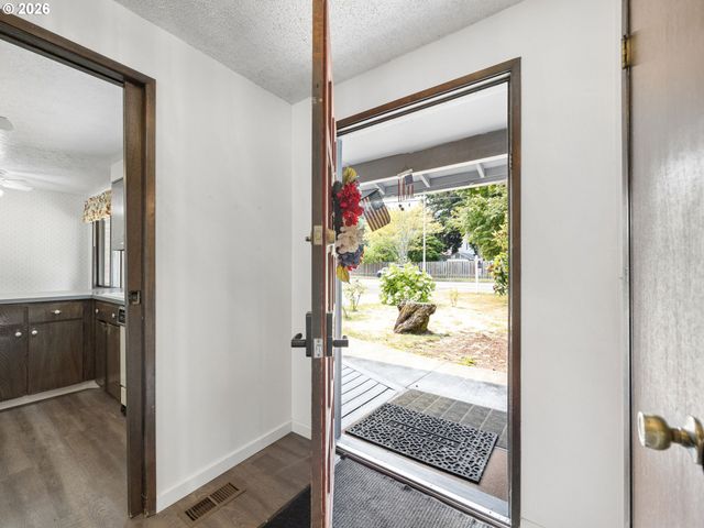 1712 Sw HENSLEY Rd, Troutdale, OR 97060