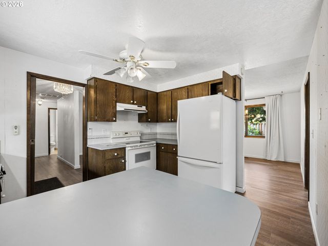 1712 Sw HENSLEY Rd, Troutdale, OR 97060