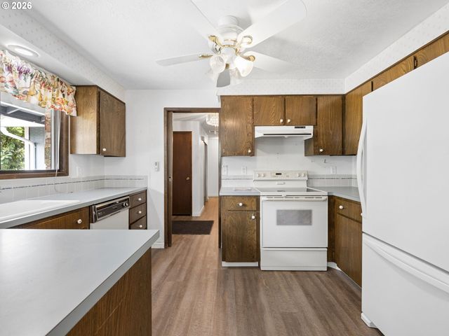 1712 Sw HENSLEY Rd, Troutdale, OR 97060