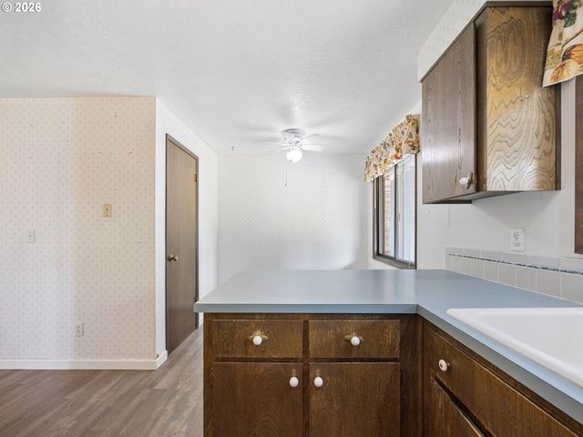 1712 Sw HENSLEY Rd, Troutdale, OR 97060