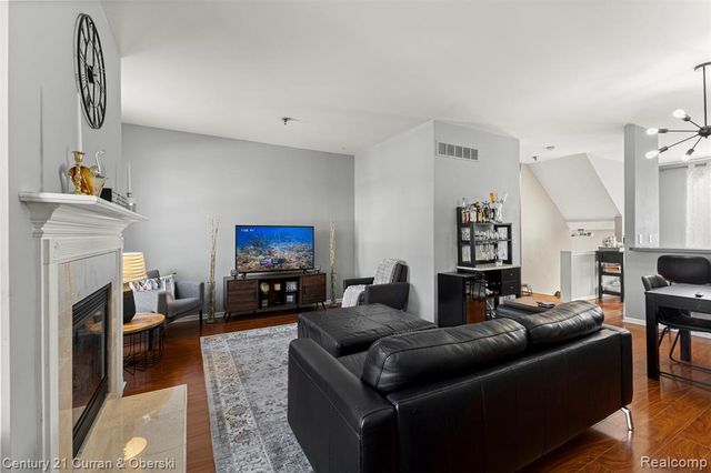 25445 Saint James, Southfield, MI 48075