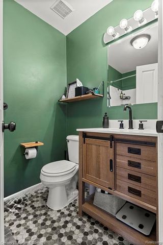 25445 Saint James, Southfield, MI 48075