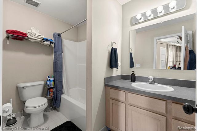 25445 Saint James, Southfield, MI 48075