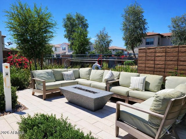 1303 W BLUEJAY Drive, Chandler, AZ 85286