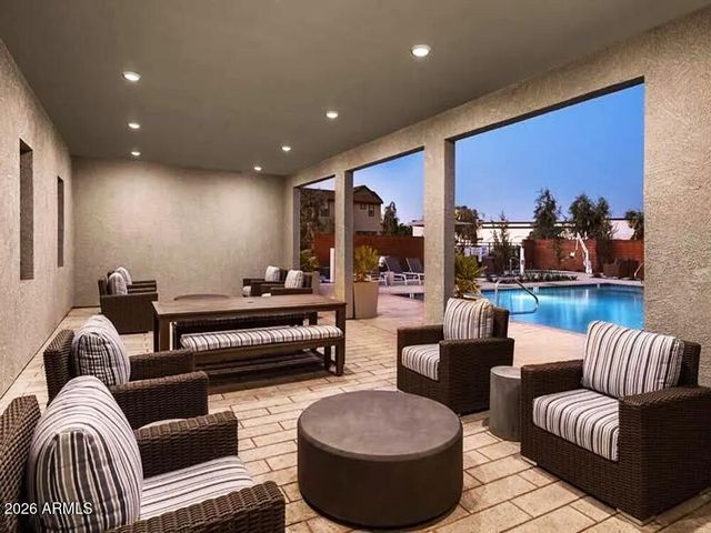 1303 W BLUEJAY Drive, Chandler, AZ 85286