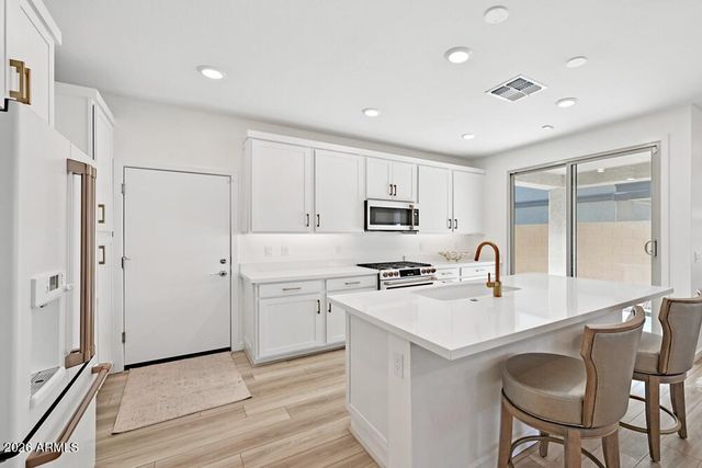 1303 W BLUEJAY Drive, Chandler, AZ 85286