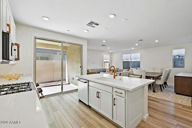 1303 W BLUEJAY Drive, Chandler, AZ 85286