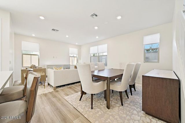 1303 W BLUEJAY Drive, Chandler, AZ 85286