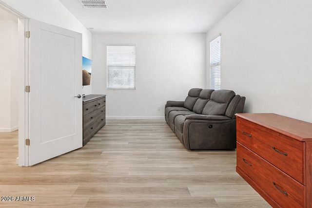 1303 W BLUEJAY Drive, Chandler, AZ 85286