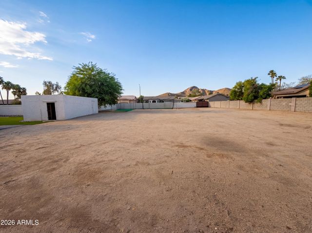 2722 E NISBET Road, Phoenix, AZ 85032