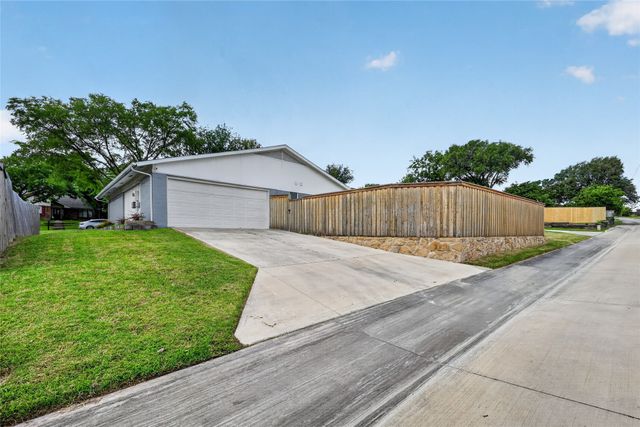 1025 Bellflower Drive, Carrollton, TX 75007