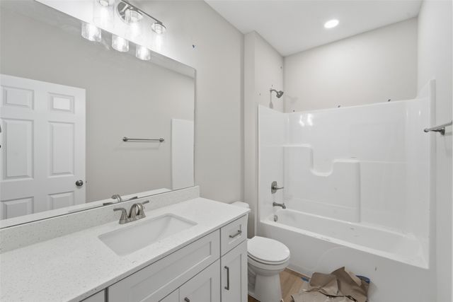403 Varley Lane, Stuart, IA 50250