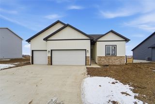 403 Varley Lane, Stuart, IA 50250