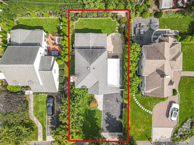 7 Highmeadow Road, Manhasset, NY 11030