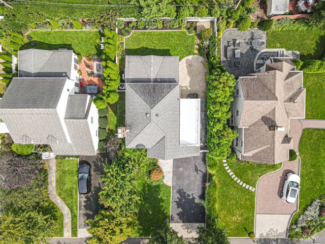 7 Highmeadow Road, Manhasset, NY 11030