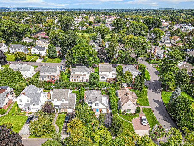7 Highmeadow Road, Manhasset, NY 11030