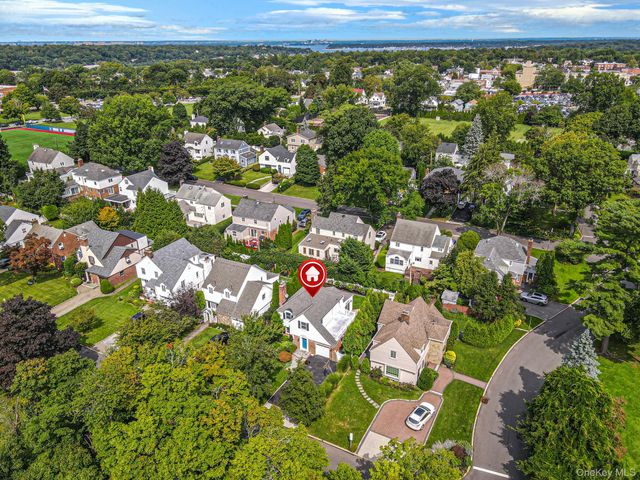 7 Highmeadow Road, Manhasset, NY 11030