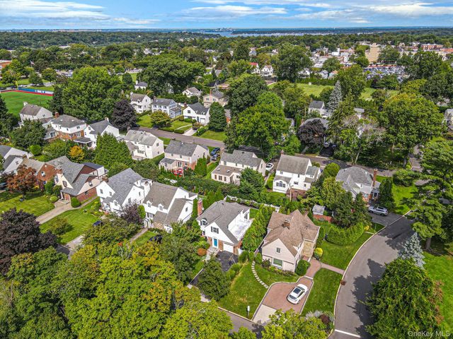 7 Highmeadow Road, Manhasset, NY 11030