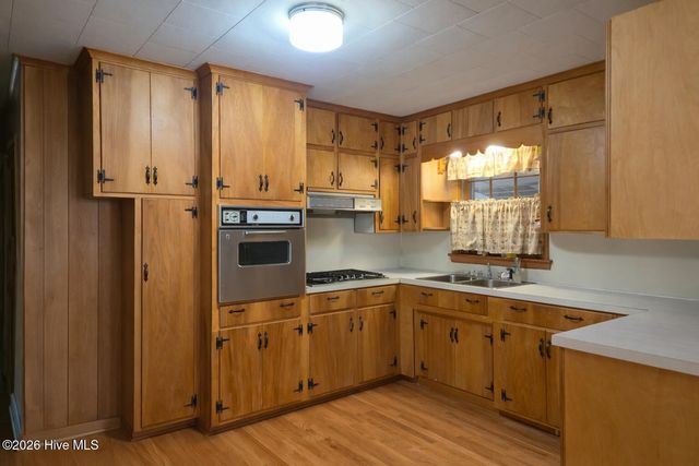 1221 Crescent Drive, Elizabeth City, NC 27909