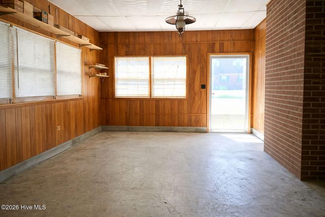 1221 Crescent Drive, Elizabeth City, NC 27909