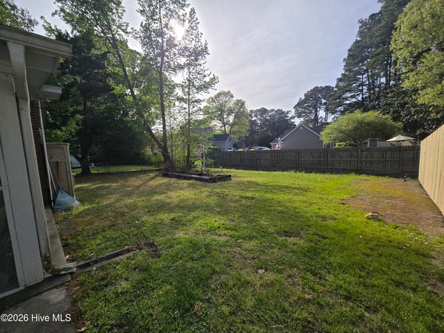 1221 Crescent Drive, Elizabeth City, NC 27909