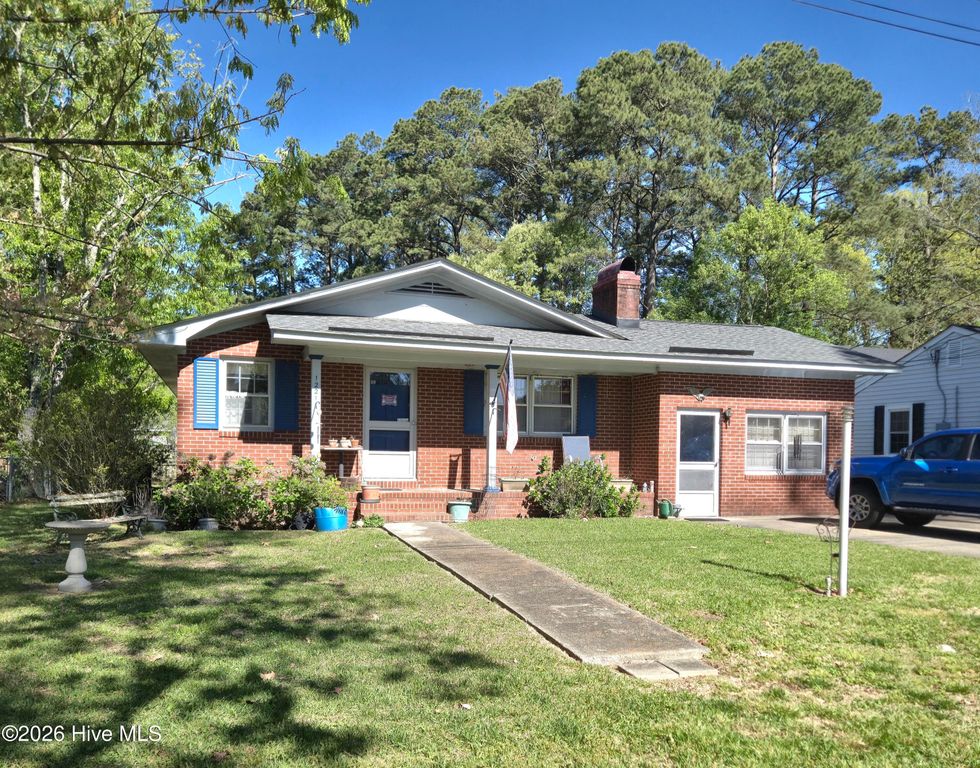 1221 Crescent Drive, Elizabeth City, NC 27909