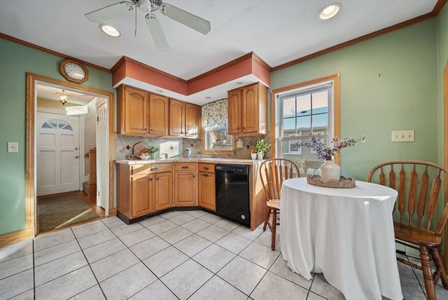 27 Vernon St, Haverhill, MA 01835