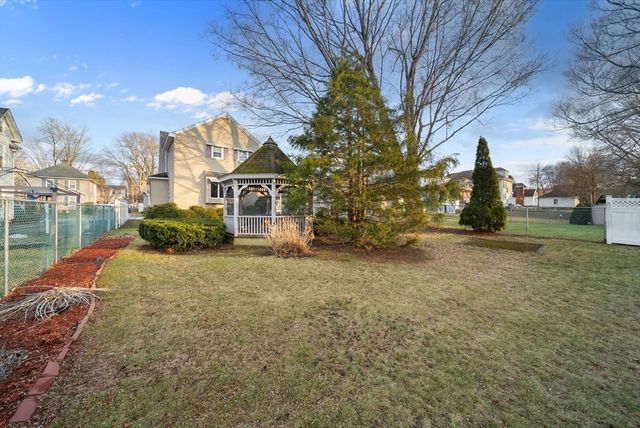 27 Vernon St, Haverhill, MA 01835