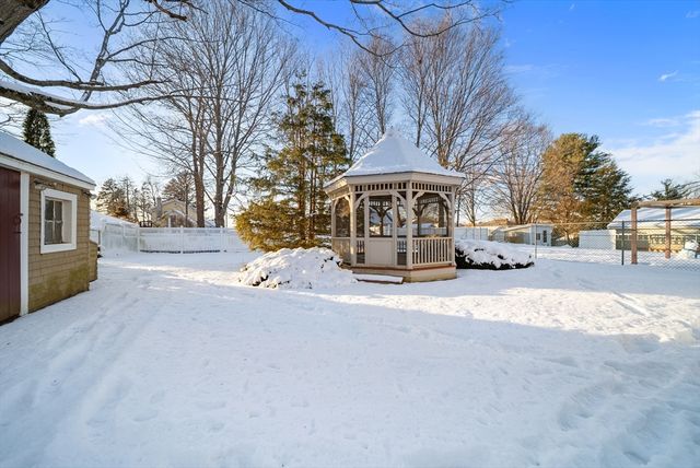 27 Vernon St, Haverhill, MA 01835