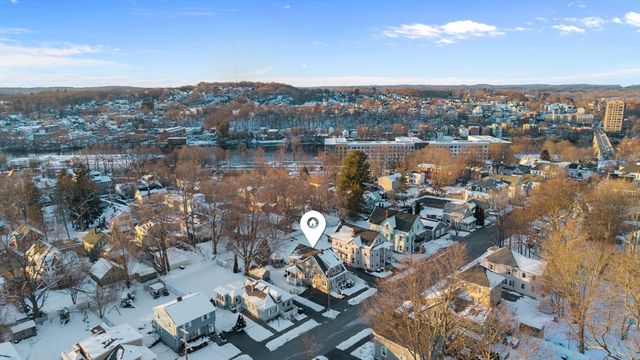 27 Vernon St, Haverhill, MA 01835