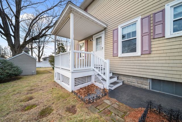 27 Vernon St, Haverhill, MA 01835