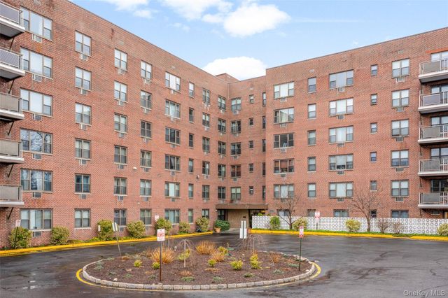 77 Carpenter Avenue 4T, Mount Kisco, NY 10549