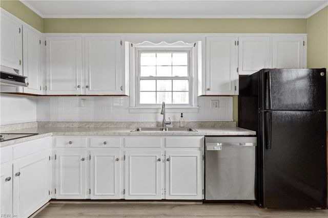 5712 Oak Terrace DR, Virginia Beach, VA 23464