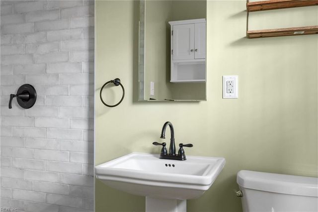 5712 Oak Terrace DR, Virginia Beach, VA 23464