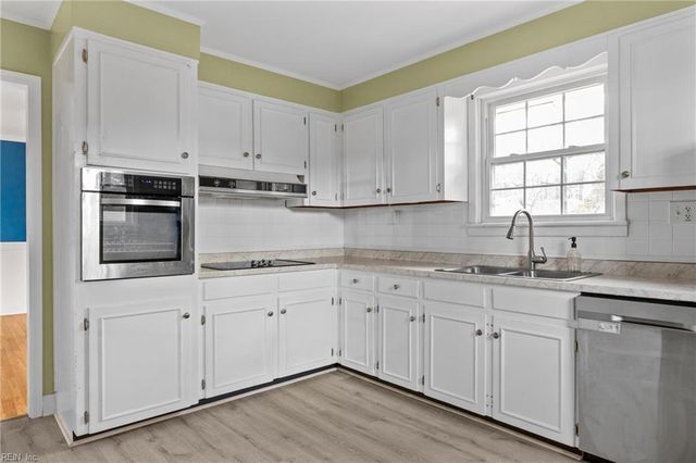 5712 Oak Terrace DR, Virginia Beach, VA 23464