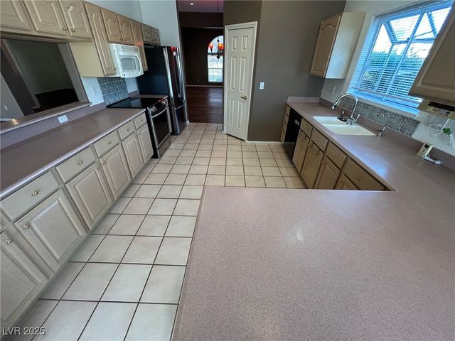 5001 Palm View Drive, Las Vegas, NV 89130