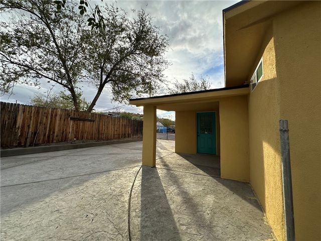 524 1st Avenue, Kingman, AZ 86401