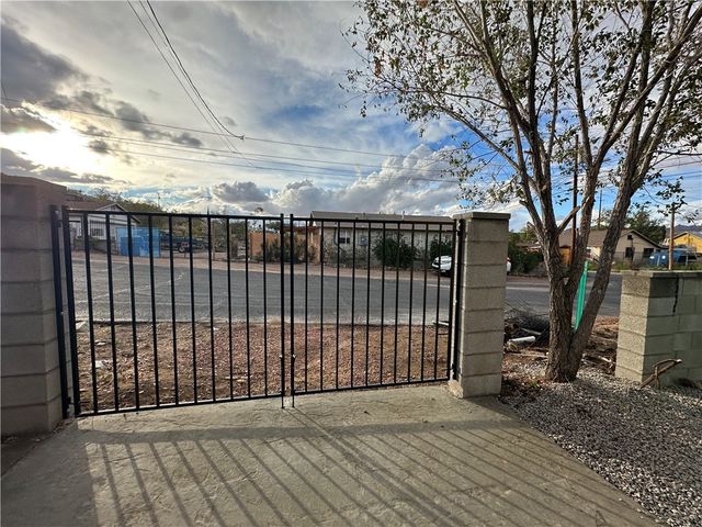 524 1st Avenue, Kingman, AZ 86401