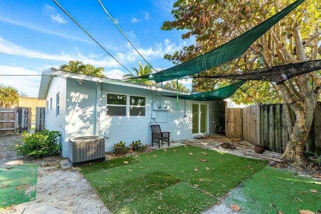 8719 40th Terrace N, Palm Beach Gardens, FL 33410