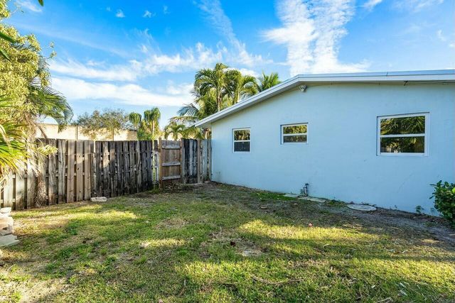 8719 40th Terrace N, Palm Beach Gardens, FL 33410