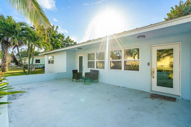 8719 40th Terrace N, Palm Beach Gardens, FL 33410