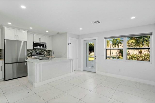 8719 40th Terrace N, Palm Beach Gardens, FL 33410