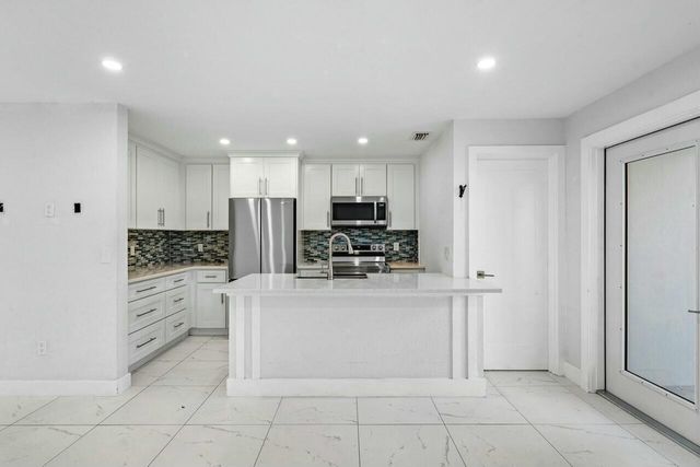 8719 40th Terrace N, Palm Beach Gardens, FL 33410