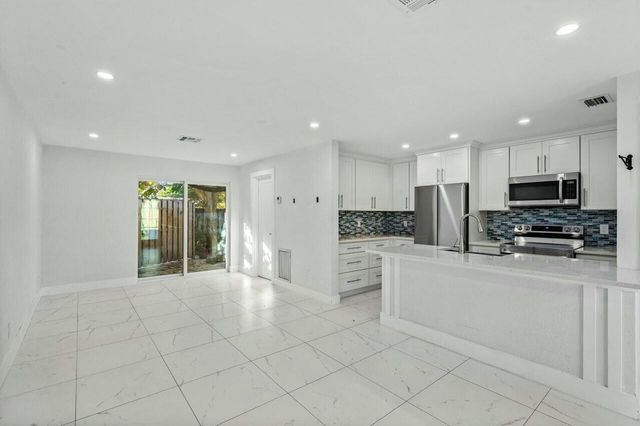 8719 40th Terrace N, Palm Beach Gardens, FL 33410