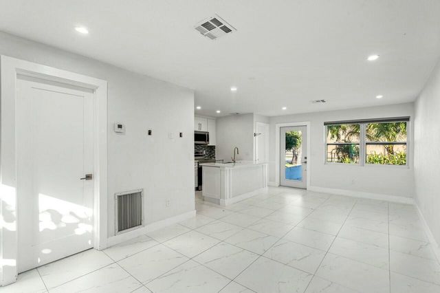 8719 40th Terrace N, Palm Beach Gardens, FL 33410