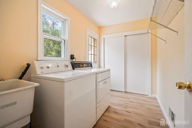 24 Van Hise Court, East Brunswick, NJ 08816