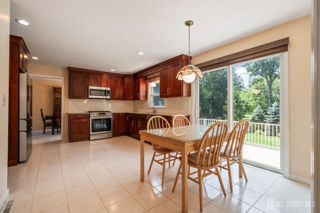 24 Van Hise Court, East Brunswick, NJ 08816