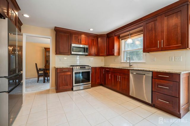 24 Van Hise Court, East Brunswick, NJ 08816