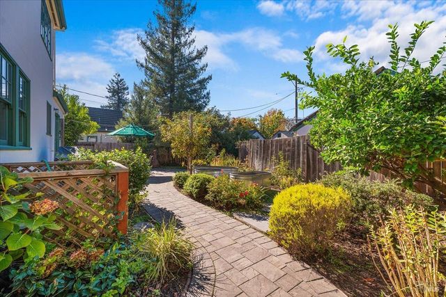 1805 Austin Way, Santa Rosa, CA 95404
