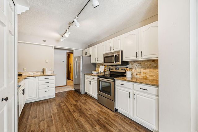 2545 Concord Way 115, Mendota Heights, MN 55120